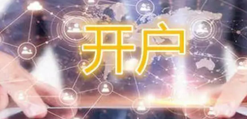贵港交警：错峰送考护航高考生提前奔赴考点