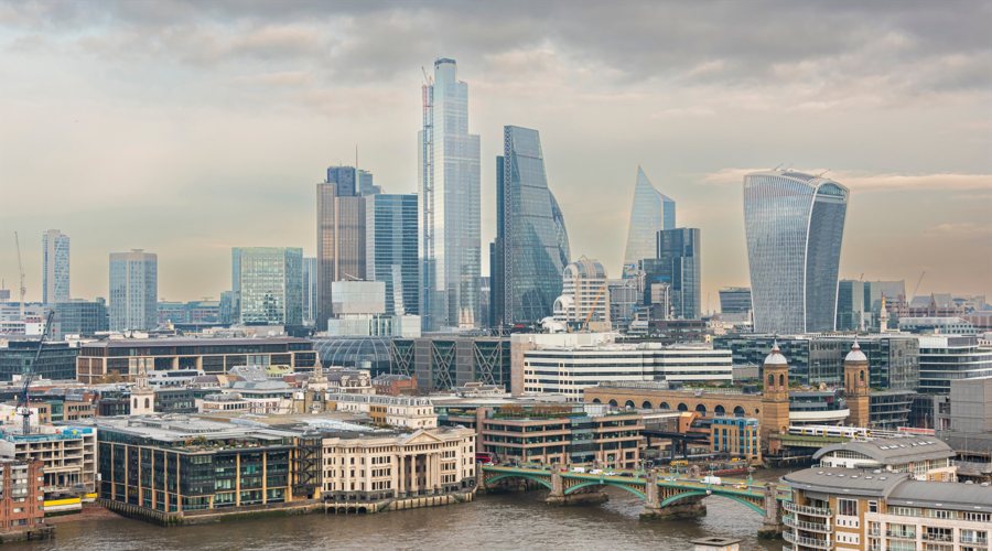 沪指创近4年新高，创业板指大涨3.62%